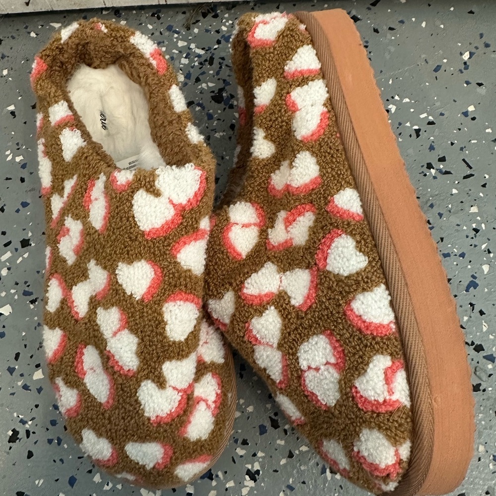 Aerie, Cozy Heart Pattern Slippers - Picture 2 of 5